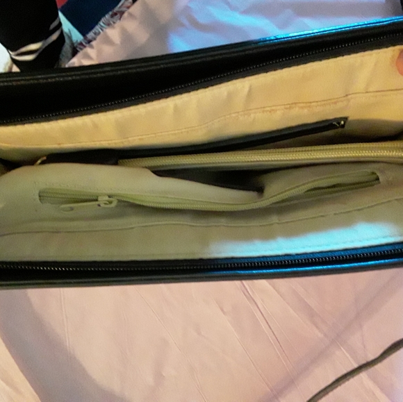 Purses - Picture 4 of 11